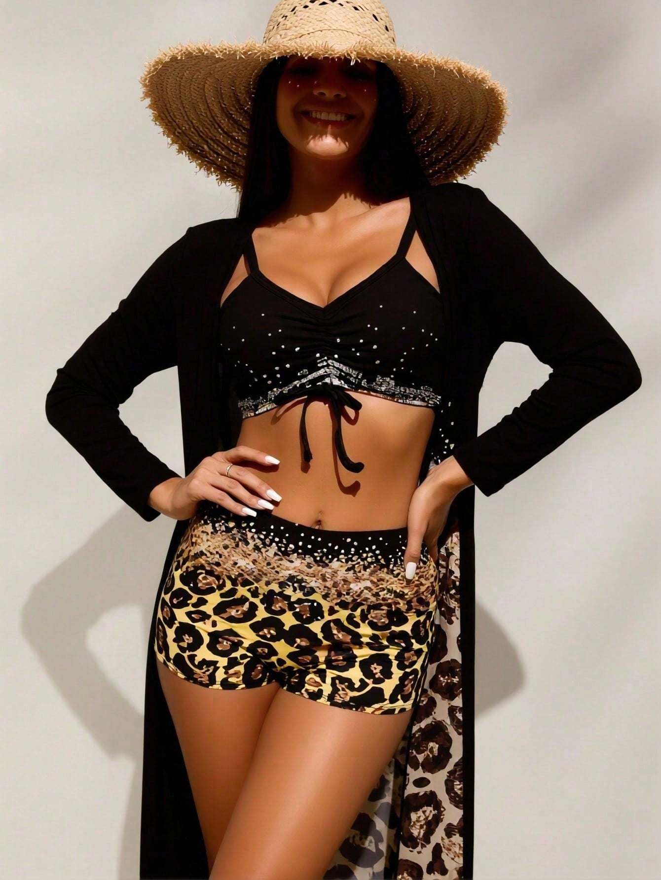 Shorts - Zwarte bikinitop met strass steentjes voor